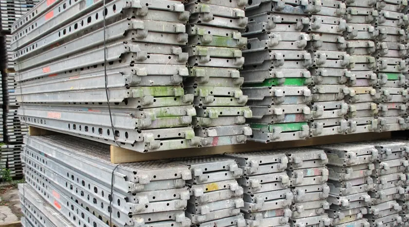 Gerüstmaterial in großen Mengen für einen Gerüstbaubetrieb