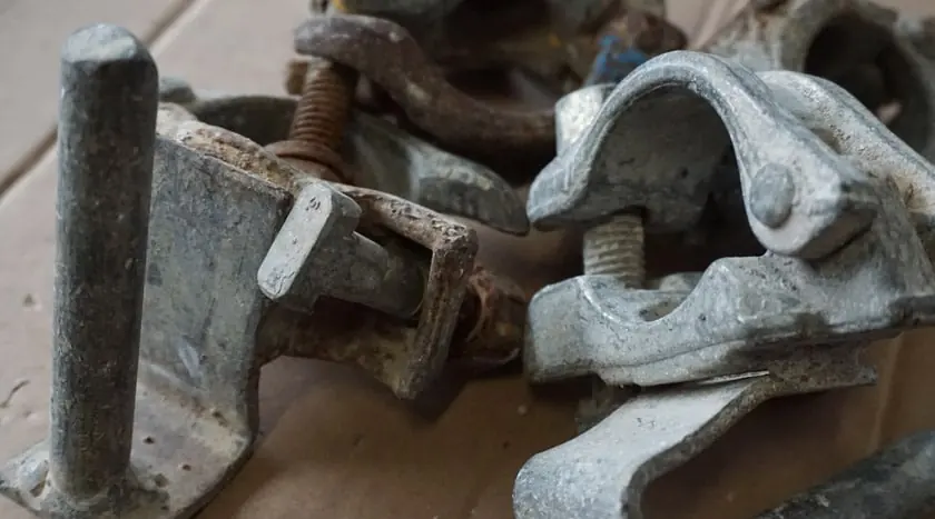Halbkupplung mit Bolzen – Detail beim Prüfen gebrauchter Teile