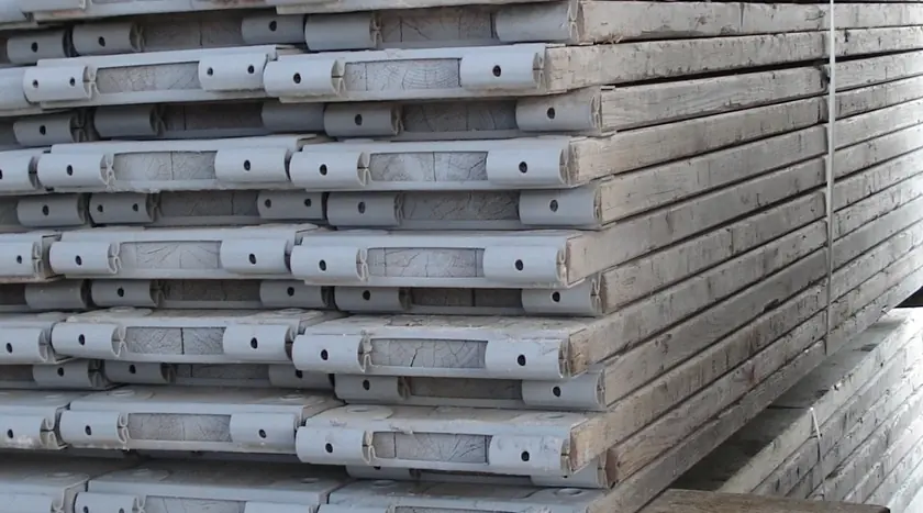 Gebrauchte Holzbeläge 2,50 m