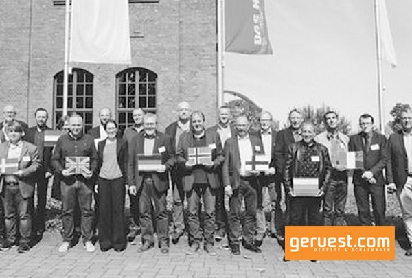 Vertreter verschiedener Mitgliedsländer der Union Europäischer Gerüstbaubetriebe (UEG) tauschten sich kürzlich in Dortmund auf der Zeche Hansemann zum Thema Ausbildung aus